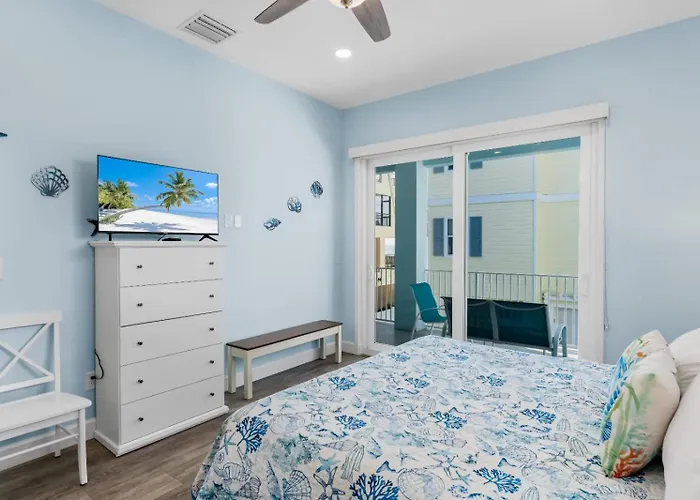 4b Balcony Beachfront Access To Indian Rocks *