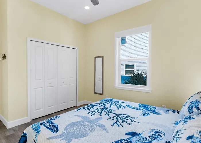 4b Balcony Beachfront Access To Indian Rocks