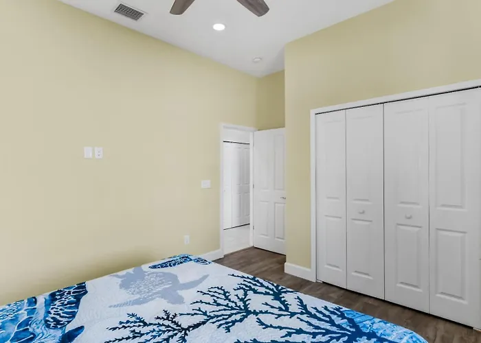 4b Balcony Beachfront Access To Indian Rocks *